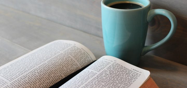 Tipps zum Aufbau der Gewohnheit regelmäßig die Bibel zu lesen