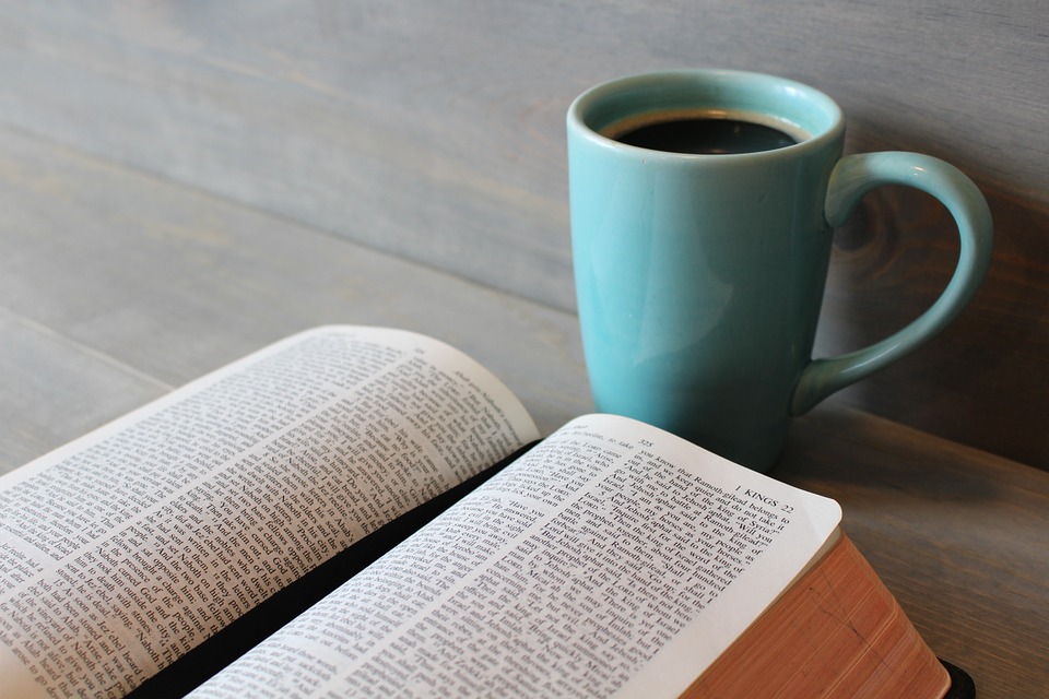 Tipps zum Aufbau der Gewohnheit regelmäßig die Bibel zu lesen